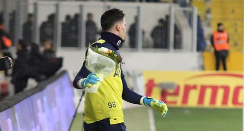 Altay bayındır kimdir, kaç doğumlu, nerelidir?, altay bayındır boyu, kilosu, biyografisi ve futbol 14 nisan 1998 yılında bursa'nın osmangazi ilçesinde doğan altay bayındır, doğma büyüme bursalı. Başkentte Altay Bayındır'a sıcak karşılama - TRT Spor ...