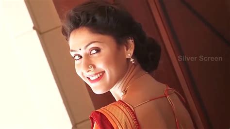 Manjari Phadnis Exposed Hot Navel And Backless In Saree Bollywood Screen Youtube