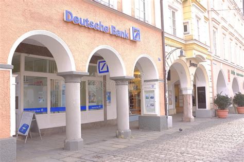As of 1 july the airport will no longer operate on demand. Deutsche Bank kunder redaktionell bild. Bild av kopia ...