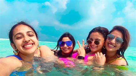 hot bikini looks of bollywood actress alia bhatt from maldives holidays see here