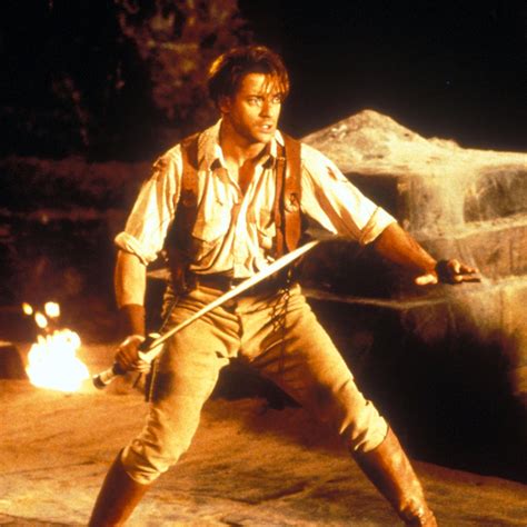 A young man (brendan fraser) opens a tomb unleashing a mummy seeking revenge for a curse laid upon him 3,000 years earlier. Brendan Fraser será Robotman en la serie de 'Doom Patrol ...