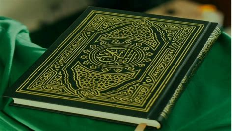 Al quran juga merupakan kitab suci kaum muslimin yang apabila dibaca merupakan sebuah ibadah. Al Quran - YouTube