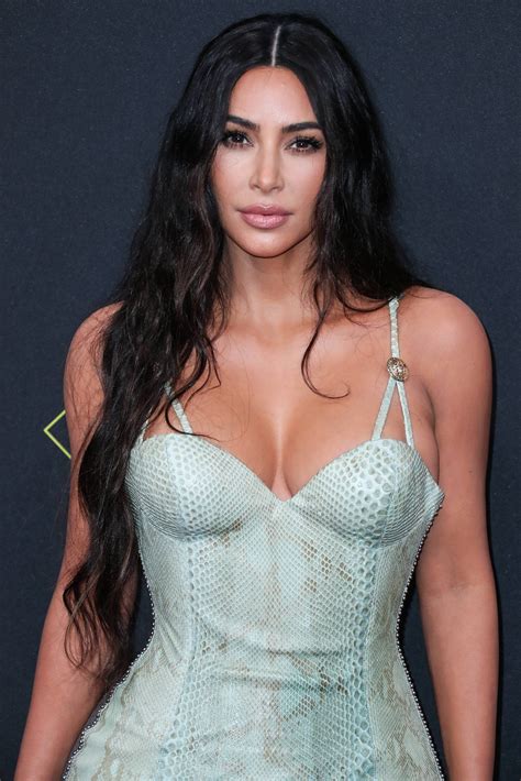 Kimberly noel kardashian west is an american media personality, socialite, model, businesswoman, producer, and actress. Kim Kardashian : pourquoi son frigo intrigue autant ses ...