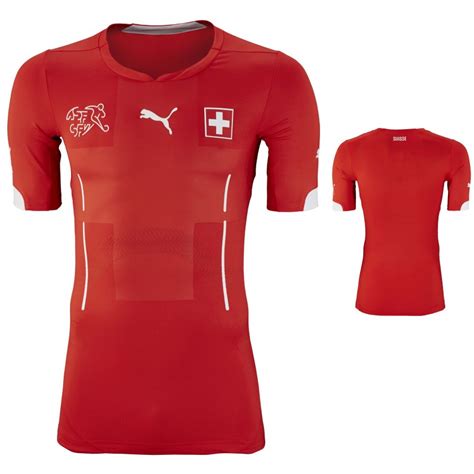 Sollte die schweizer nationalmannschaft 2021 aber wie zuletzt in der nati wm 2022 quali mit einer all diese spieler könnten sich im schweiz em 2021 trikot für höhere aufgaben empfehlen. Bild: Trikot Schweiz Home für die Weltmeisterschaft 2014 ...