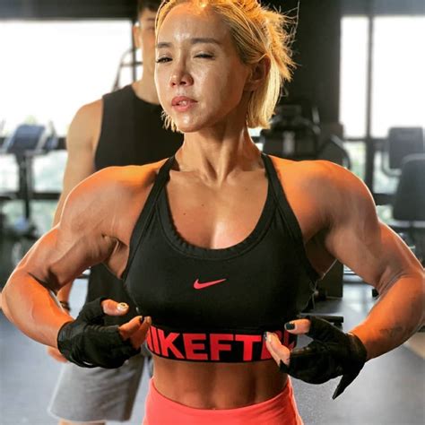 Jang Mi Yeong Back And Biceps Bodybuilding Delts