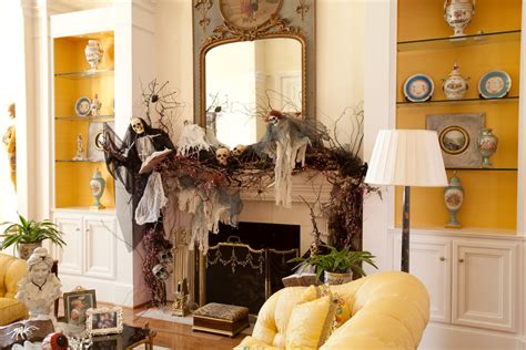 Decorations for your halloween dinner should put the spotlight on the halloween fun. 18 'Spooktacular' Halloween Ideas for Your Fireplace Mantel