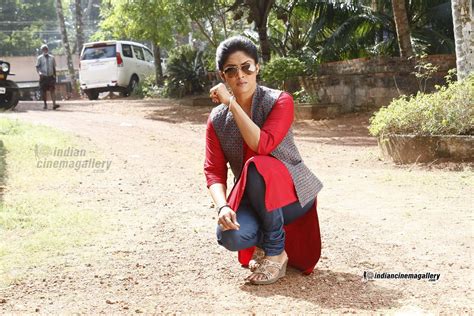 Nadiya Moidu New Stills In Thiraikku Varatha Kathai Movie 3845