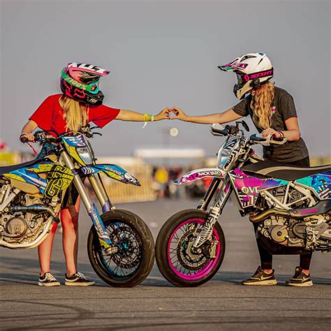 Pin By Klaudia Mrowka On Motory In 2020 Dirt Bike Couple Dirt Bike