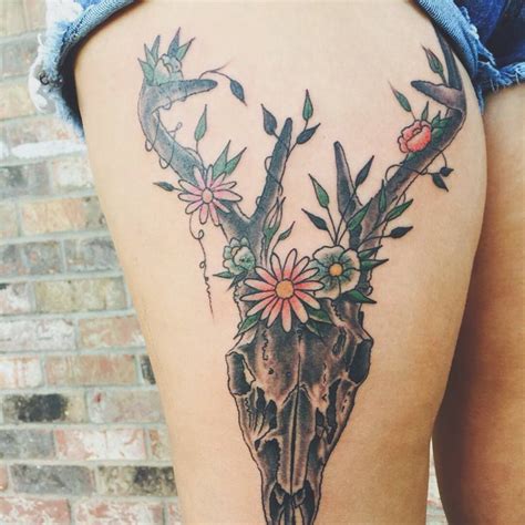 115 Best Thigh Tattoos Ideas For Women Designs