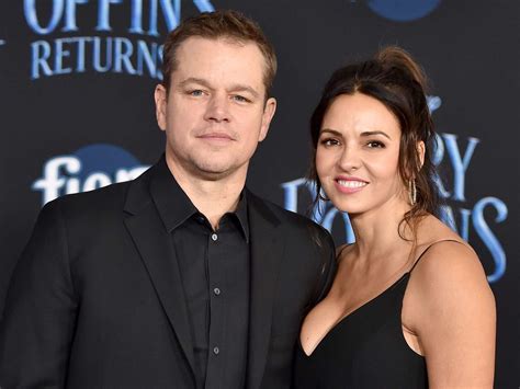 Matt Damon Laughs With Daughters And Wife At Air Premiere Photos