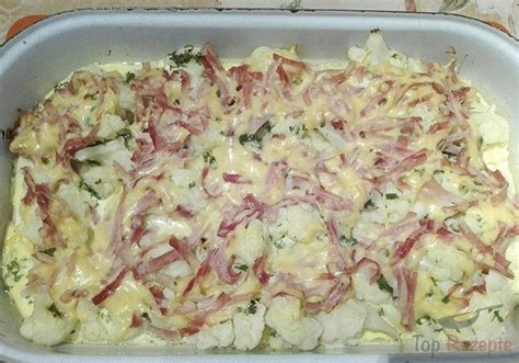 Cremesuppe aus blumenkohl mit kartoffeln, bestreut mit semmelbrösel und chiliflocken. Blumenkohl mit Schinken und Käse überbacken | Rezept | Rezepte