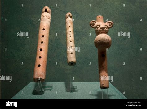 Maya Instrumentos Musicales Flautas De Barro En El Museo Nacional De