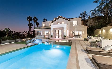 Rihannas Home See Photos Of The Singers Breathtaking Mansion
