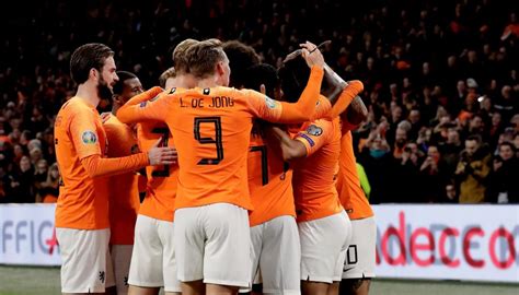 Alle informatie over het nederlands elftal voetbal: Nederlands elftal in EK-kwalificatie: 24 goals; 11 ...