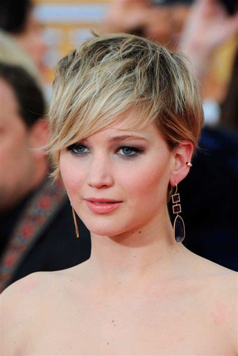 Types Of Asymmetrical Pixie To Consider Lovehairstyles Com Jennifer Lawrence Short Hair