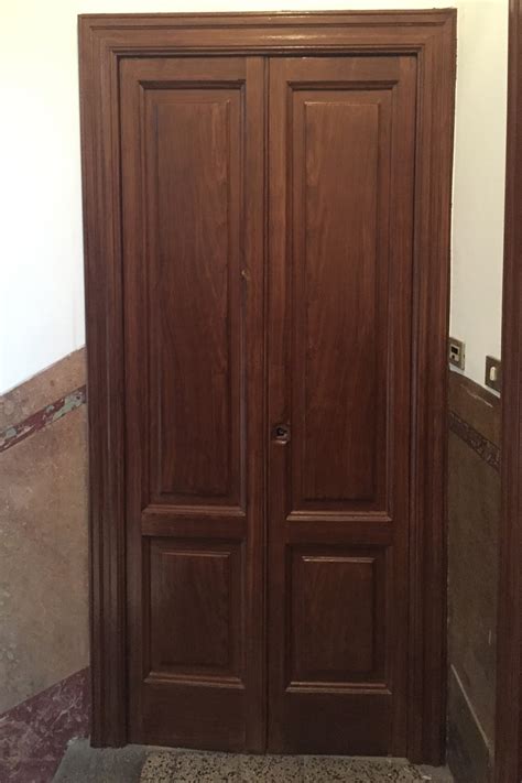Parte di finto camino in legno. Finto Legno | Decorazioni D'Aietti