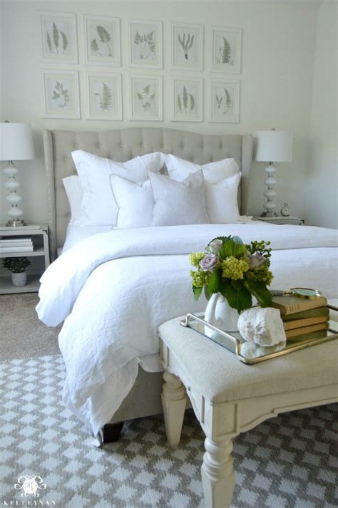 Coming up with bedroom design ideas is one of our favorite ways to spruce up a living space—especially when we are spending more you can have tons of fun with bedroom wall decor by making use of the space above your bed—it is valuable real estate! Ideas for How to Decorate the Space Above Your Bed ...