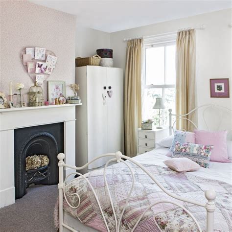 Vintage industrial bedroom with desk. Pink teenage girl's bedroom with vintage furniture ...