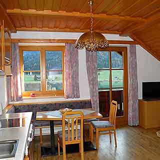 It is also situated 3.1 km from wehrburg.la vite versoaln is also located near the accommodation. Haus Winkler - Ferienwohnungen am Weissensee