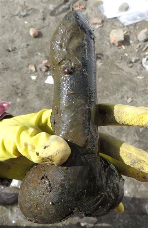 Archaeologists Find 250 Year Old Dildo At An Old School Of Swordsmanship