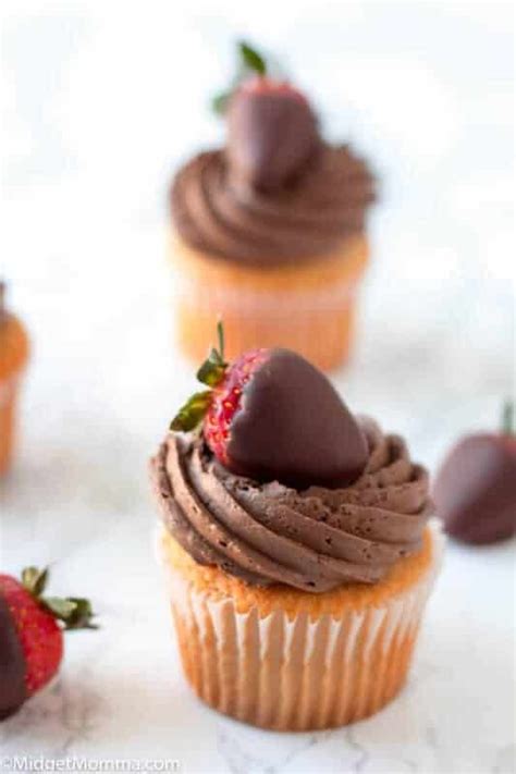 Chocolate Covered Strawberry Cupcakes • Midgetmomma