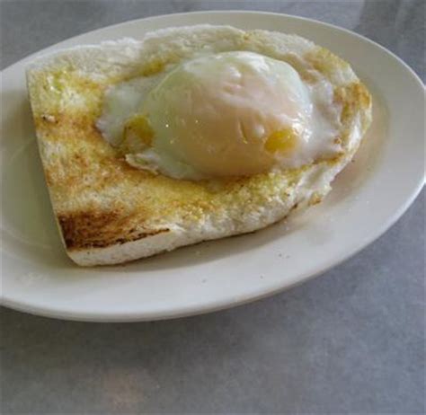 Roti bakar eddy adalah salah satu kedai penjual roti bakar yang tenar di sekitaran jakarta, tangerang dan depok. ©OM.GEE!: Telor Goyang Atas Roti ~ ngee
