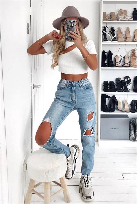 How To Style A Grey Hat White Crop Top Ripped Jeans Sneakers Street Style Summer Outfits