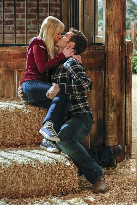 Chris Pratt And Anna Faris Kiss During Their Scenes On Mom And Its