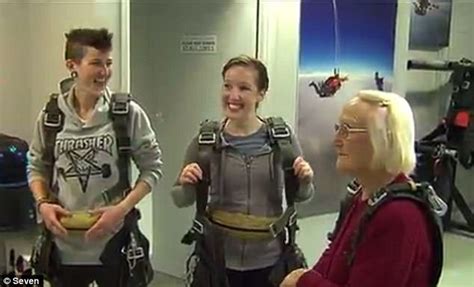 Brave Grandmother Celebrates 90th Birthday By Skydiving Daily Mail Online