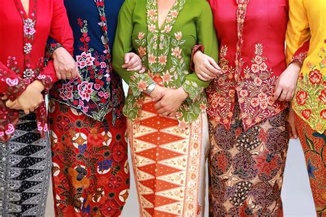 Malaysia Traditional Attire Ka 2022 Costumes Baba Nyonya Folder