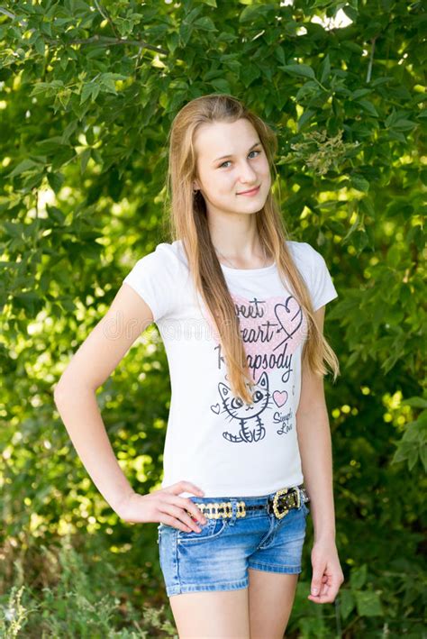 Portrait De Fille 14 Ans En Nature Photo Stock Image Du