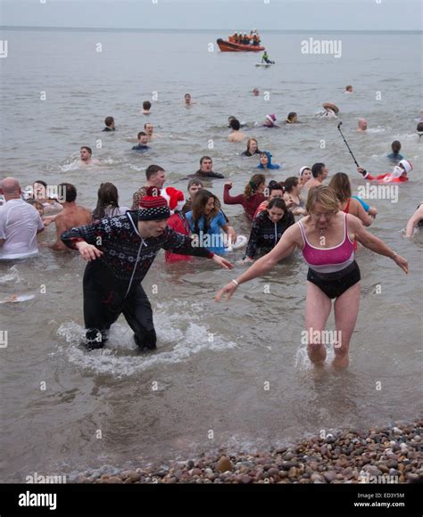 Sidmouth Devon Uk Th December Swimmers Brave The Freezing