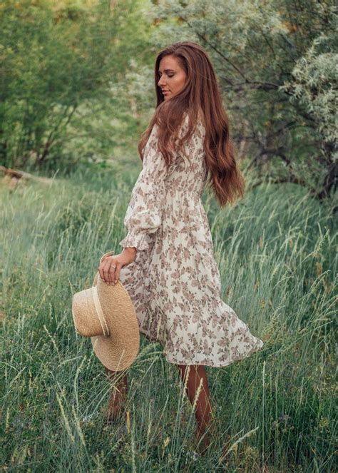 Tallulah Floral Dress In 2020 Fall Photo Shoot Outfits Photoshoot