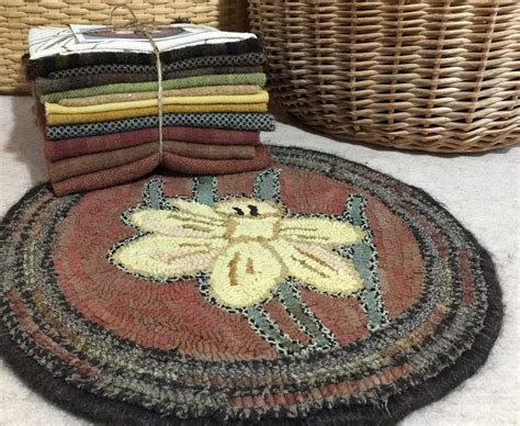 Primitive Rug Hooking Kit For Daffodil Chair Pad K109
