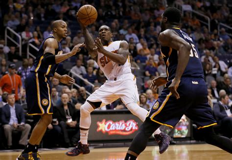 suns strokes dragic bledsoe combine for 61 points pound pacers by double digits