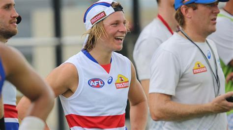 Abbreviations key #=jumper gm=games played ki=kicks mk=marks hb=handballs di=disposals da=disposal average gl=goals bh=behinds ho=hit outs tk=tackles. AFL 2020: Cody Weightman Round One debut for Western ...
