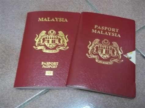 A representative is not allowed to collect your new passport on your behalf. Gambar Renew Passport Beza Atas Yg Dibawah Gambar Buku ...