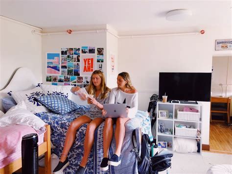 23 cute dorm room posters that will turn your room into your own space. VSCO - hollissteinberg | Dorm room inspiration, Dorm room designs, Preppy dorm room