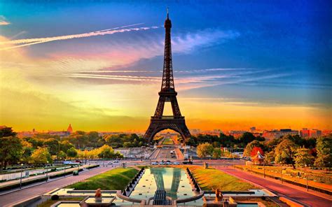 Here Are 5 Reasons Why You Should Visit Paris This October Paris