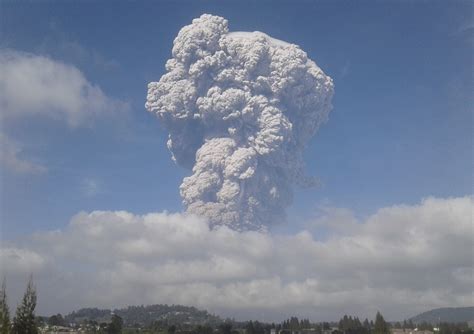 Mount sinabung has erupted sending clouds of ash up to seven kilometres into the sky and resulted in airlines being banned from flying planes over the mount sinabung eruption has resulted in some flight departure delays. Indonesia's Mount Sinabung Volcano Erupted Yesterday And ...