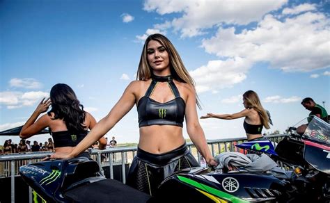 Le Ragazze Più Belle Della Motogp 2017 A Brno Gallery Di Ombrelline Ragazze Sexy Paddock Girl