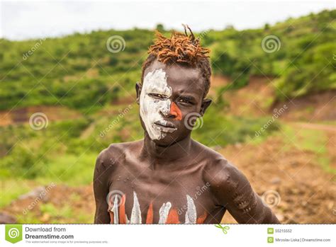 Jeune Gar On De La Tribu Africaine Mursi Ethiopie Photographie