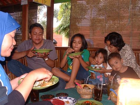 Hal-Hal Unik Yang Biasanya Dilakukan Orang Indonesia - Blog Unik