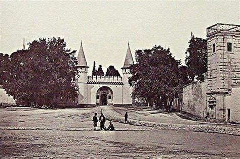 Seray sever kaç yaşında sorusu sevenleri tarafından sıkça sorulmaktadır. TOPKAPI SARAYI ...Çok eski bir fotoğraf.. | Istanbul ...