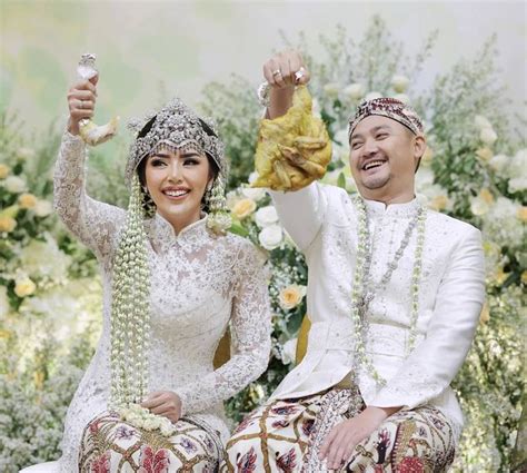 Detailed Photos Of Cinta Angga Wijaya S Wife Who Is Equally