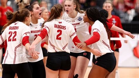 Private Photos Posted Of Uw Women‘s Volleyball Team Baring Breasts Being Investigated The
