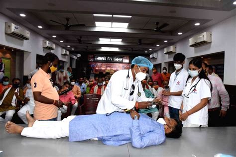 A Doctor Performs A Demo For Immediate Treatment Of Covid 19 Patients