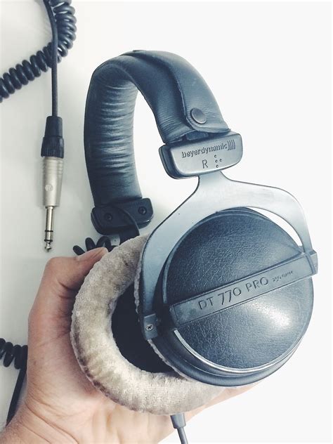 The beyerdynamic dt 770 pro headphones have established themselves as a firm favorite amongst music producers, sound engineers and broadcasters and are used in studios all over the world. DT 770 PRO 250 OHMS - Beyerdynamic DT 770 Pro 250 Ohms ...