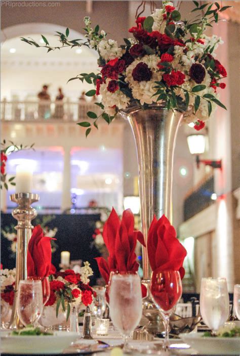 Noche De Gala Centerpiece Tall Vase With Shades Of Red And White