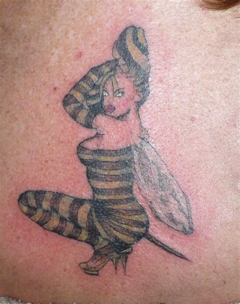 Cool Ink Bee Tattoo Tattoos Girl Tattoos